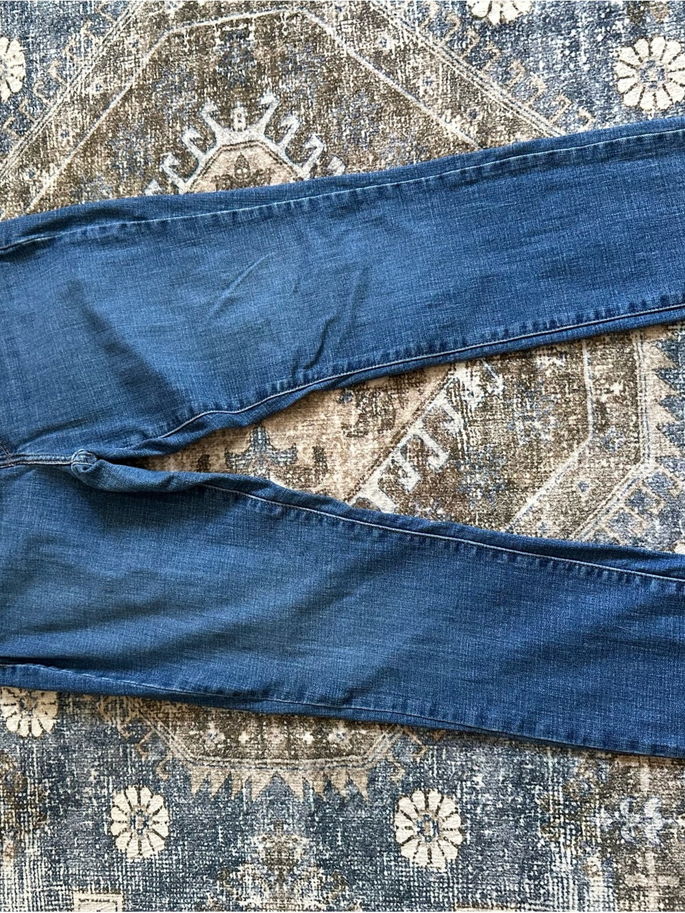 Levi's Women's Straight Leg Jeans in Medium Blue Denim